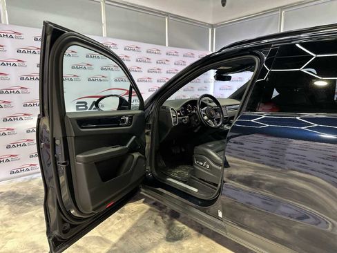 Used 2021 Porsche Cayenne AWD/4WD image 17