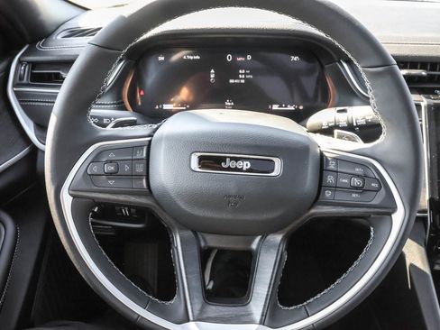 New 2025 Jeep Grand Cherokee Limited w/ Black Appearance Package image 27