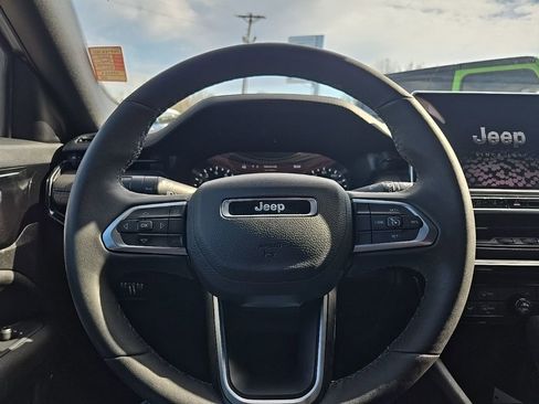 Used 2025 Jeep Compass Latitude w/ Altitude Special Edition AWD/4WD image 36