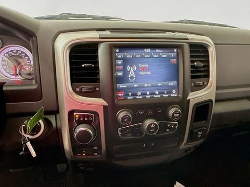 Used 2019 RAM 1500 Classic SLT w/ Luxury Group image 14