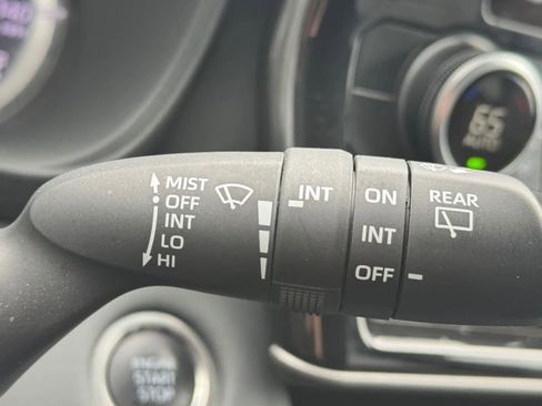 Used 2025 Toyota Highlander LE image 19