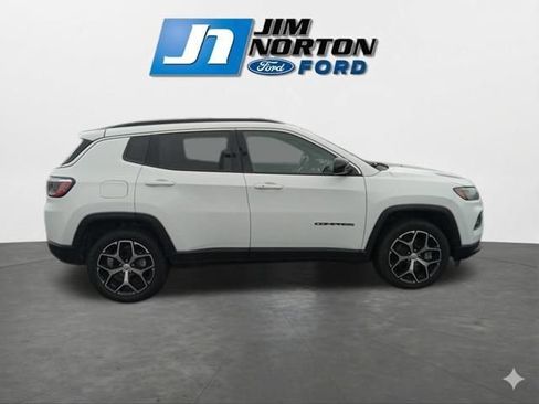 Used 2024 Jeep Compass Latitude AWD/4WD image 11