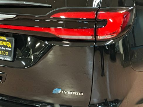 New 2026 Chrysler Pacifica Select image 26
