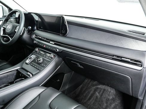 Used 2023 Hyundai Palisade Limited w/ Winter Package image 25