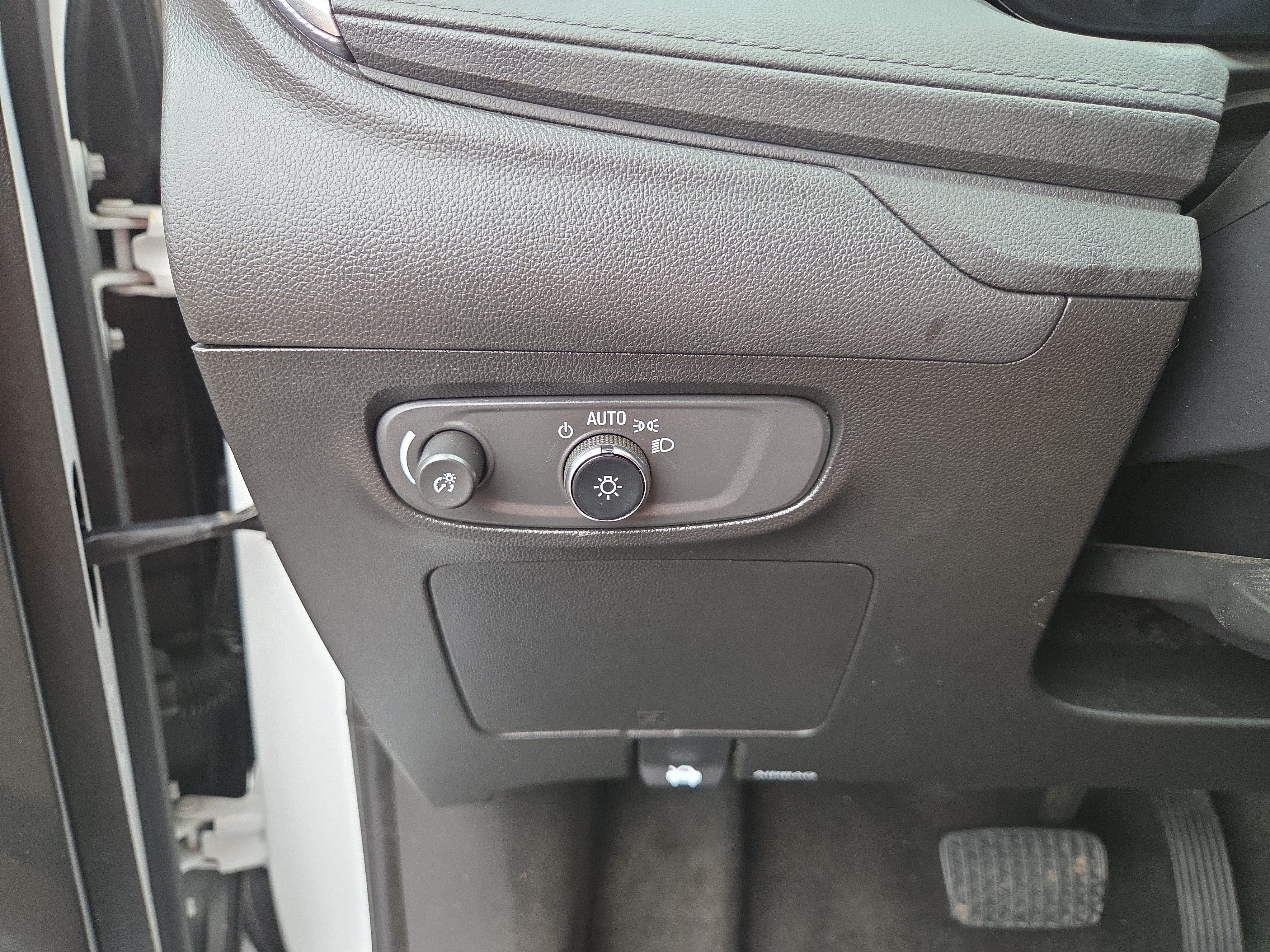 Used 2024 Buick Encore GX Sport Touring AWD/4WD image 28