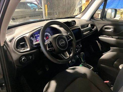 Used 2023 Jeep Renegade Latitude image 14