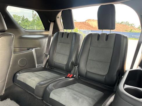 Used 2015 Ford Explorer XLT w/ Equipment Group 202B image 34