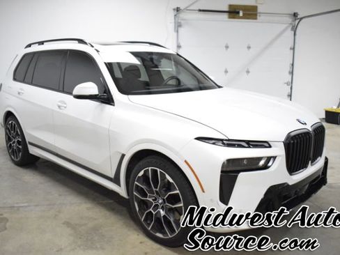 Used 2023 BMW X7 xDrive40i w/ M Sport Package image 7