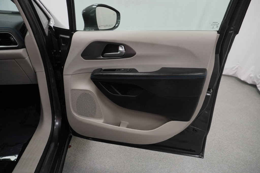 Certified 2021 Chrysler Pacifica Touring-L FWD image 37