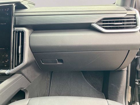 Certified 2025 GMC Acadia Elevation w/ Elevation Premium Package image 29