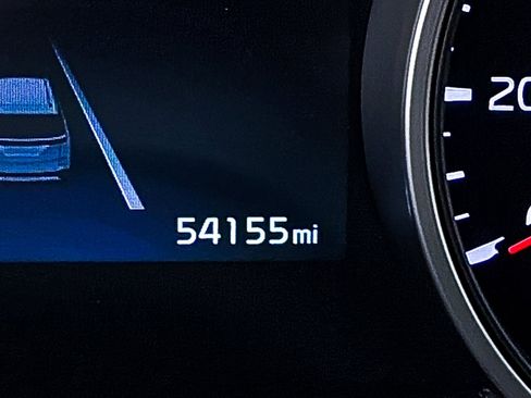 Used 2022 Kia Carnival LX image 35