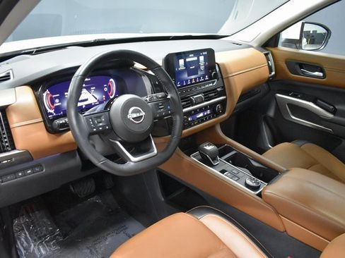 Certified 2023 Nissan Pathfinder Platinum w/ Cargo Package image 4