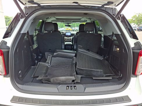 Certified 2023 Ford Explorer XLT w/ Equipment Group 202A AWD/4WD image 29