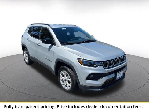 Used 2025 Jeep Compass Latitude AWD/4WD image 1
