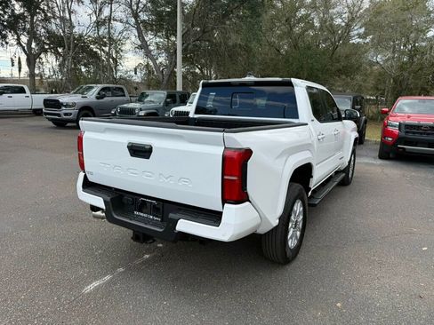 Used 2025 Toyota Tacoma SR5 w/ SR5 Upgrade Package image 9