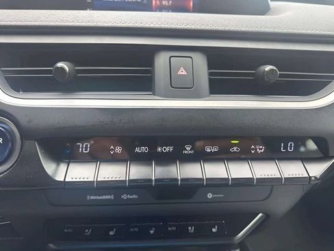 Used 2019 Lexus UX 250h AWD/4WD image 10