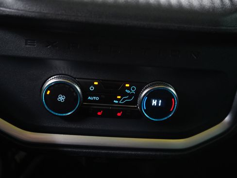 Used 2025 Ford Expedition Platinum AWD/4WD image 25