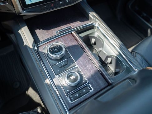 Used 2024 Ford Expedition Platinum image 16