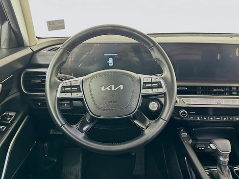 Used 2025 Kia Telluride S FWD image 18