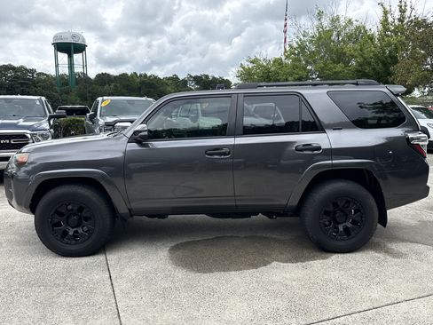 Used 2017 Toyota 4Runner SR5 Premium RWD image 4