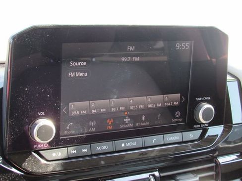 Used 2024 Nissan Pathfinder SV FWD image 24
