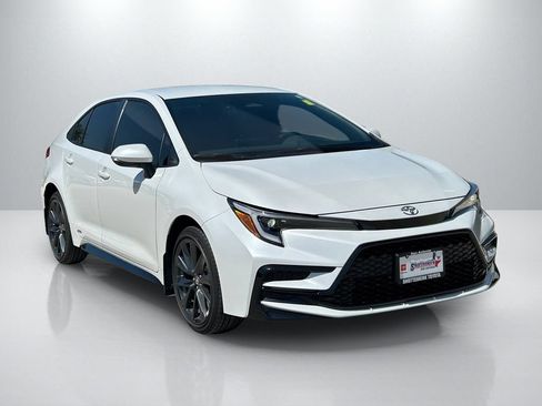 Used 2026 Toyota Corolla SE AWD/4WD image 3