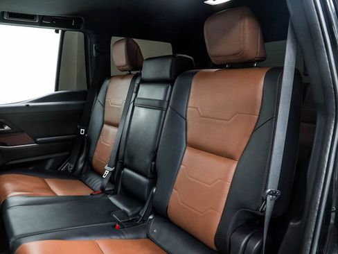 Used 2024 Lexus GX 550 w/ Accessory Package (2T) AWD/4WD image 17