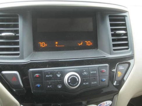 Used 2014 Nissan Pathfinder S image 23