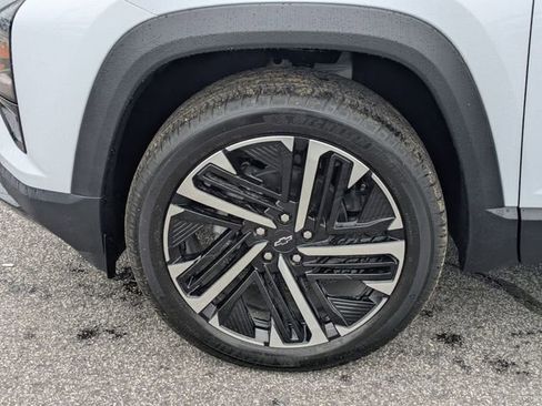 New 2026 Chevrolet Equinox RS w/ Convenience Package III FWD image 8