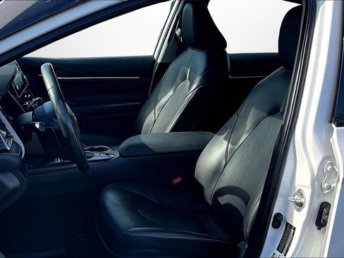 Used 2022 Toyota Camry XSE image 16