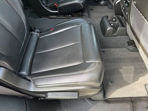 Used 2024 Jeep Grand Cherokee L Limited w/ Luxury Tech Group II image 16