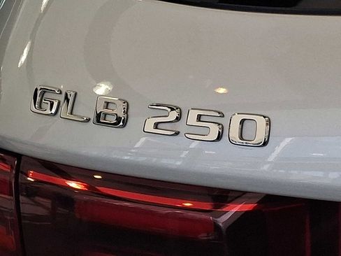 Used 2026 Mercedes-Benz GLB 250 4MATIC image 29