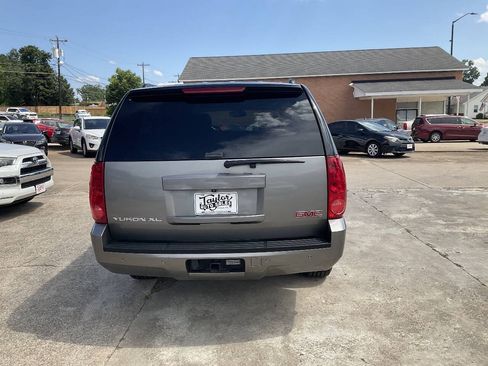 Used 2009 GMC Yukon XL SLE w/ Convenience Package RWD image 4