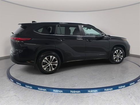 Used 2023 Toyota Highlander XLE image 6