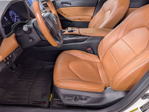 Used 2019 Toyota Avalon Limited FWD image 22