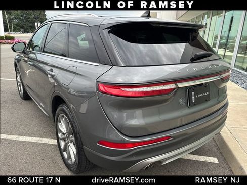 Used 2022 Lincoln Corsair AWD w/ Premium Package image 3