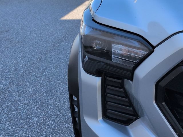 Certified 2025 Toyota Tacoma TRD Off-Road AWD/4WD image 10
