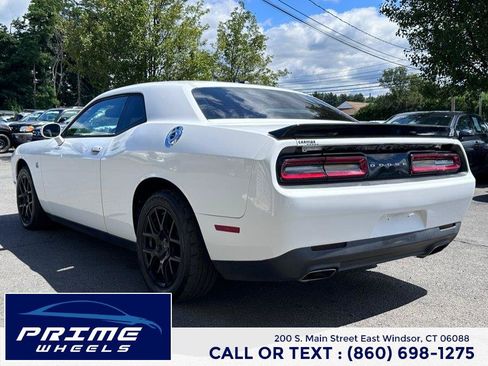 Used 2015 Dodge Challenger SXT RWD image 5