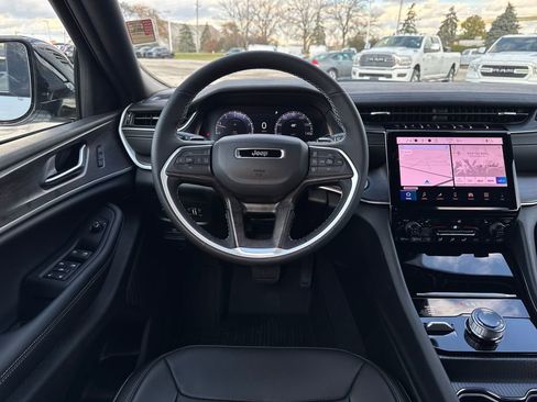 Certified 2025 Jeep Grand Cherokee Limited w/ Trailer Tow Package image 16