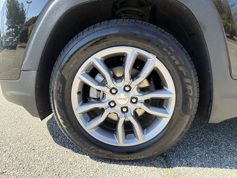 Used 2024 GMC Terrain SLT image 23