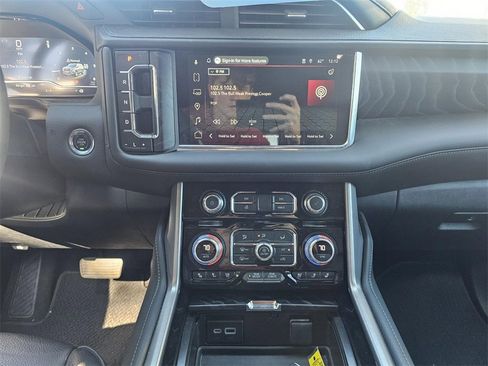 Used 2023 GMC Yukon XL Denali image 26