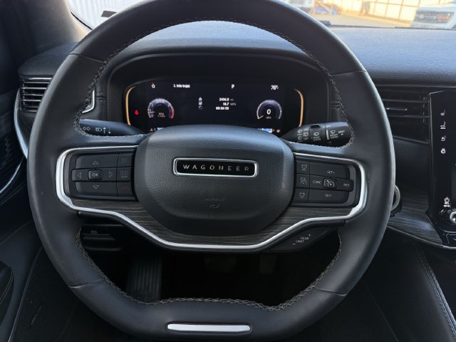 Used 2023 Jeep Wagoneer L Series II AWD/4WD image 12