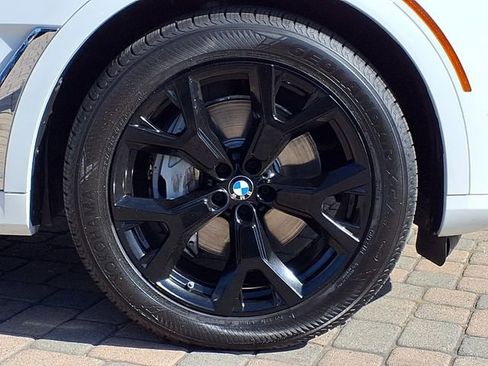 Used 2024 BMW X7 xDrive40i AWD/4WD image 9