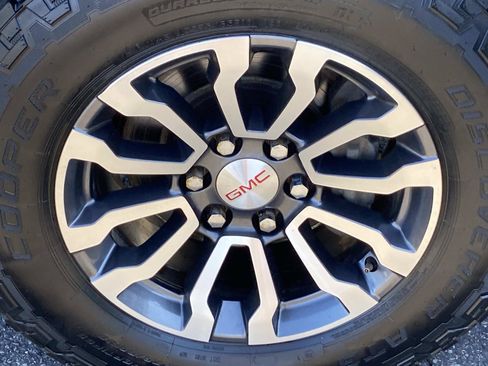 Used 2020 GMC Sierra 1500 AT4 w/ AT4 Premium Package AWD/4WD image 34