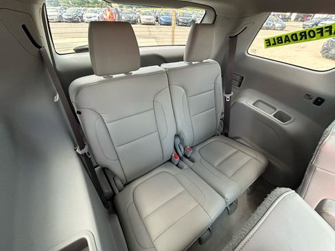 Used 2017 GMC Acadia SLT FWD image 13