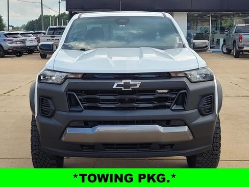 Used 2024 Chevrolet Colorado Trail Boss w/ Technology Package AWD/4WD image 3