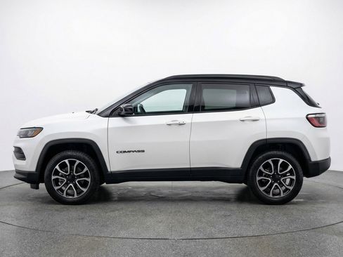 Used 2025 Jeep Compass Trailhawk image 5