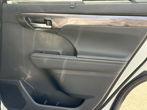 New 2026 Toyota Highlander AWD image 24
