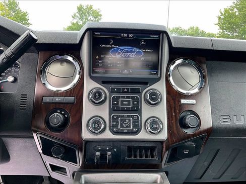 Used 2015 Ford F250 Lariat w/ Lariat Ultimate Package AWD/4WD image 31