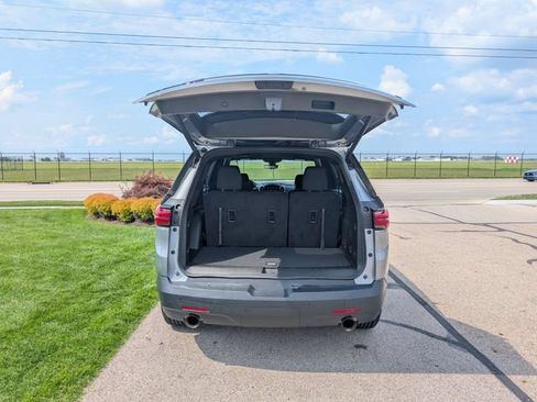 Used 2023 Chevrolet Traverse LT w/ Midnight/Sport Edition AWD/4WD image 9
